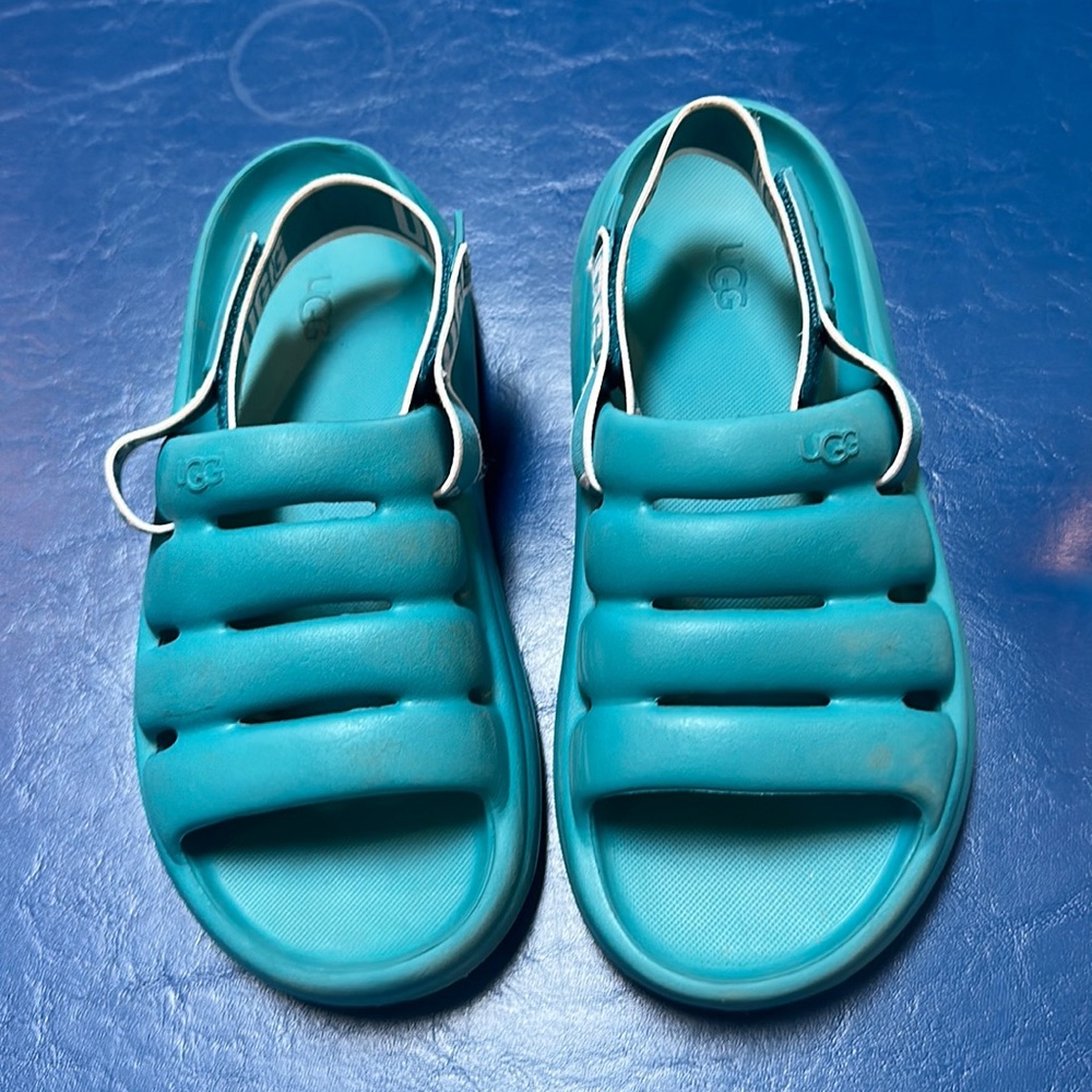 UGG Yeah Sandals size 7